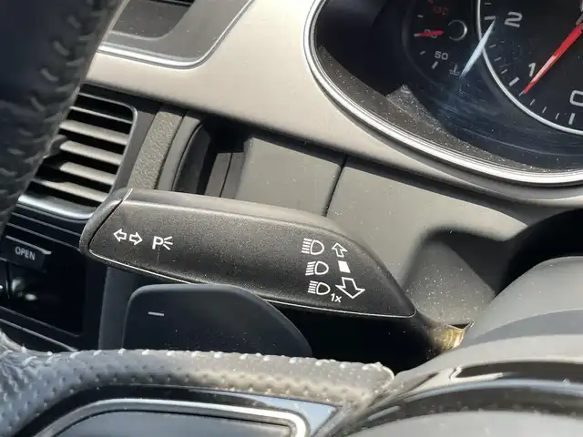 アウディ Ａ４ アバント 2．0 TFSI 愛知県 2013(平25)年 6.5万km グレイシアホワイトメタリック ワンオーナー/メーカーナビ（AM/FM/CD/DVD/ワンセグTV）/パーキングエイド/ETC/パドルシフト/前後ドラレコ/自動防眩ミラー/電動パーキングブレーキ/フォグランプ/純正18インチアルミ/取説/保証書/スペアキー