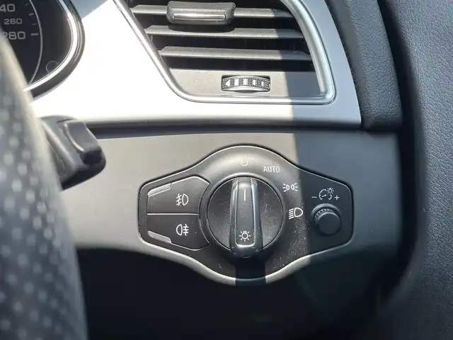 アウディ Ａ４ アバント 2．0 TFSI 愛知県 2013(平25)年 6.5万km グレイシアホワイトメタリック ワンオーナー/メーカーナビ（AM/FM/CD/DVD/ワンセグTV）/パーキングエイド/ETC/パドルシフト/前後ドラレコ/自動防眩ミラー/電動パーキングブレーキ/フォグランプ/純正18インチアルミ/取説/保証書/スペアキー