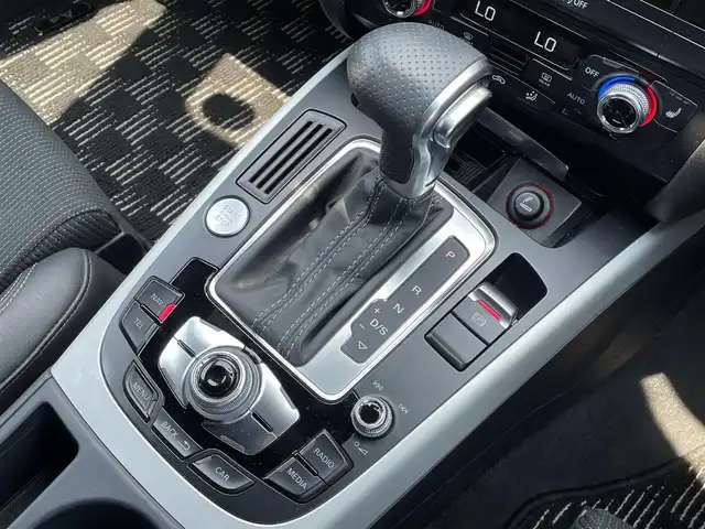 アウディ Ａ４ アバント 2．0 TFSI 愛知県 2013(平25)年 6.5万km グレイシアホワイトメタリック ワンオーナー/メーカーナビ（AM/FM/CD/DVD/ワンセグTV）/パーキングエイド/ETC/パドルシフト/前後ドラレコ/自動防眩ミラー/電動パーキングブレーキ/フォグランプ/純正18インチアルミ/取説/保証書/スペアキー