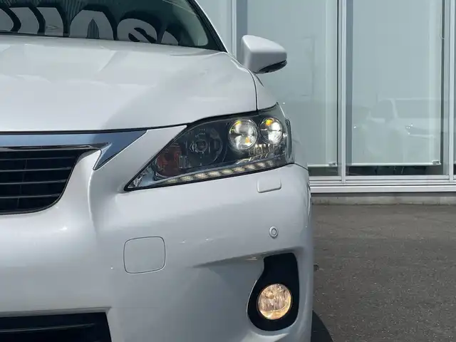 レクサス ＣＴ 200h バージョンC 神奈川県 2011(平23)年 10.1万km ホワイトパールクリスタルシャイン 純正ＨＤＤナビ/フルセグ/Bluetooth/カードキー/バックカメラ/シートヒーター/パドルシフト/クルーズコントロール/アイドリングストップ/アルカンターラシート/ビルドインETC/純正AW/ABS/LEDヘッド/オートライト