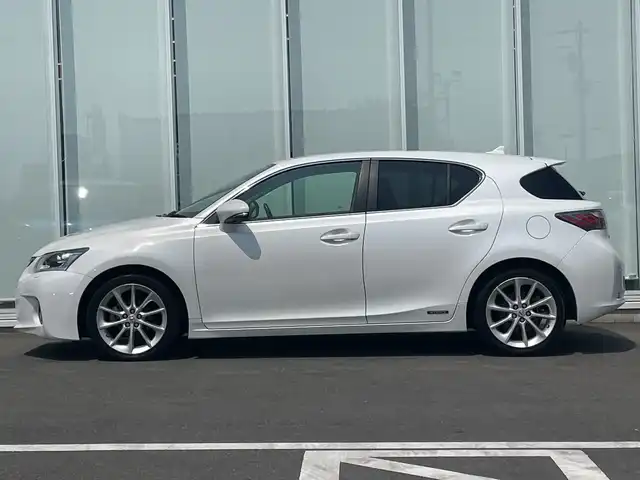 レクサス ＣＴ 200h バージョンC 神奈川県 2011(平23)年 10.1万km ホワイトパールクリスタルシャイン 純正ＨＤＤナビ/フルセグ/Bluetooth/カードキー/バックカメラ/シートヒーター/パドルシフト/クルーズコントロール/アイドリングストップ/アルカンターラシート/ビルドインETC/純正AW/ABS/LEDヘッド/オートライト