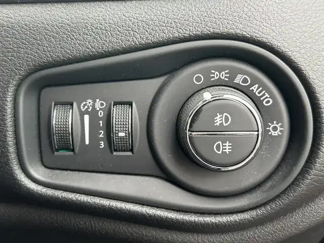 クライスラー・ジープ ジープ レネゲード トレイルホーク 道南・函館 2021(令3)年 3.2万km 黒 /純正ナビ//フルセグＴＶ//純正ＡＷ付き夏冬タイヤ//バックカメラ//ドライブレコーダー//クルーズコントロール//車線逸脱警報//ブラインドスポットモニター//コーナーセンサー//ルーフレール//ＥＴＣ//ワンオーナー