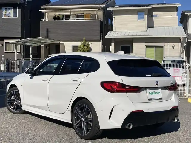 ＢＭＷ １１８ｄ 兵庫県 2022(令4)年 1.9万km アルピンホワイトⅢ 純正ナビ/Bluetooth/FM/AM/バックカメラ/ETC/電動ガラスサンルーフ/インテリジェントセーフティ/車線逸脱警告/ステアリングサポート/車線変更警告/アクティブクルーズコントロール/オートマチックハイビーム/電動リアゲート/パーキングアシスト/後退アシスト/前後クリアランスソナー/レザーシート/D/N パワーシート・シートヒーター/ステアリングスイッチ/プッシュスタート/LEDヘッドライト/フォグランプ/電格ミラー/MTモード付AT/革巻きステアリング/アイドリングストップ/横滑り防止装置/ISOFIX/スペアキー1本/新車時保証書/取扱説明書