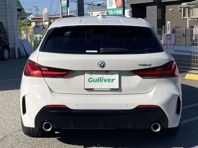 ＢＭＷ １１８ｄ 兵庫県 2022(令4)年 1.9万km アルピンホワイトⅢ 純正ナビ/Bluetooth/FM/AM/バックカメラ/ETC/電動ガラスサンルーフ/インテリジェントセーフティ/車線逸脱警告/ステアリングサポート/車線変更警告/アクティブクルーズコントロール/オートマチックハイビーム/電動リアゲート/パーキングアシスト/後退アシスト/前後クリアランスソナー/レザーシート/D/N パワーシート・シートヒーター/ステアリングスイッチ/プッシュスタート/LEDヘッドライト/フォグランプ/電格ミラー/MTモード付AT/革巻きステアリング/アイドリングストップ/横滑り防止装置/ISOFIX/スペアキー1本/新車時保証書/取扱説明書