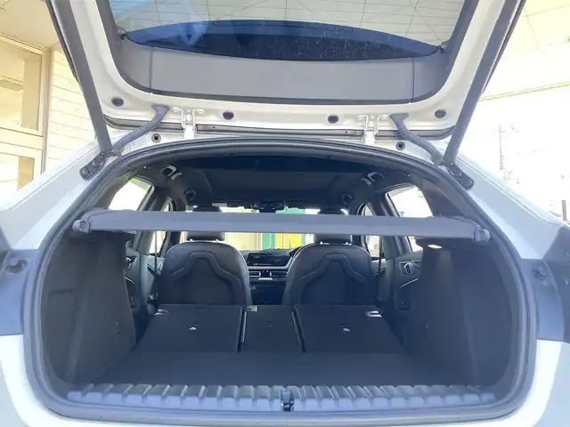 ＢＭＷ １１８ｄ 兵庫県 2022(令4)年 1.9万km アルピンホワイトⅢ 純正ナビ/Bluetooth/FM/AM/バックカメラ/ETC/電動ガラスサンルーフ/インテリジェントセーフティ/車線逸脱警告/ステアリングサポート/車線変更警告/アクティブクルーズコントロール/オートマチックハイビーム/電動リアゲート/パーキングアシスト/後退アシスト/前後クリアランスソナー/レザーシート/D/N パワーシート・シートヒーター/ステアリングスイッチ/プッシュスタート/LEDヘッドライト/フォグランプ/電格ミラー/MTモード付AT/革巻きステアリング/アイドリングストップ/横滑り防止装置/ISOFIX/スペアキー1本/新車時保証書/取扱説明書