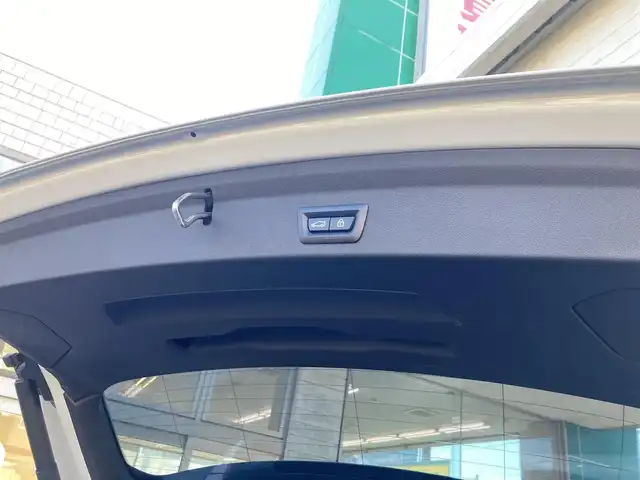 ＢＭＷ １１８ｄ 兵庫県 2022(令4)年 1.9万km アルピンホワイトⅢ 純正ナビ/Bluetooth/FM/AM/バックカメラ/ETC/電動ガラスサンルーフ/インテリジェントセーフティ/車線逸脱警告/ステアリングサポート/車線変更警告/アクティブクルーズコントロール/オートマチックハイビーム/電動リアゲート/パーキングアシスト/後退アシスト/前後クリアランスソナー/レザーシート/D/N パワーシート・シートヒーター/ステアリングスイッチ/プッシュスタート/LEDヘッドライト/フォグランプ/電格ミラー/MTモード付AT/革巻きステアリング/アイドリングストップ/横滑り防止装置/ISOFIX/スペアキー1本/新車時保証書/取扱説明書