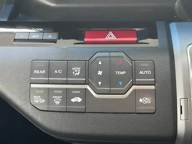 ホンダ ステップワゴン スパーダ Z 新潟県 2013(平25)年 7.8万km ポリッシュドメタルメタリック ワンオーナー/4WD/メモリナビ/ワンセグテレビ/純正ホイール装着/バックカメラ/アイドリングストップ/ドアバイザー/両側パワースライドドア/ETC/前後ドライブレコーダー/パドルシフト/ステアリングスイッチ/純正フロアマット/ECON/ドアバイザー/スペアキー1個