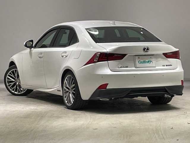 レクサス ＩＳ 300h バージョンL 宮城県 2013(平25)年 12万km ホワイトパールクリスタルシャイン レクサスセーフティー/・BSM/・衝突軽減ブレーキ/・車線逸脱警報/純正ナビ/・フルセグ・BT/CD/DVD/・バックカメラ/・ビルトインETC/・ドライブレコーダー/クルーズコントロール/コーナーセンサー/革巻きステアリング/・ステアリングリモコン/・ステアリングヒーター/本革シート/・シートヒーター(運転席/助手席)/・エアシート(運転席/助手席)/・パワーシート(運転席/助手席)/・シートメモリー(運転席)/プッシュスタート/・スマートキー/LEDヘッドライト/・オートライト/・フォグライト/リアシェード/冬タイヤ積み込み