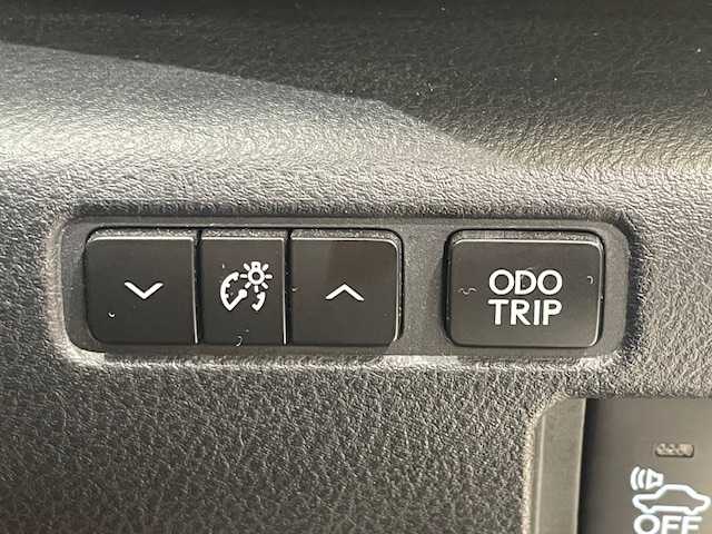 レクサス ＩＳ 300h バージョンL 宮城県 2013(平25)年 12万km ホワイトパールクリスタルシャイン レクサスセーフティー/・BSM/・衝突軽減ブレーキ/・車線逸脱警報/純正ナビ/・フルセグ・BT/CD/DVD/・バックカメラ/・ビルトインETC/・ドライブレコーダー/クルーズコントロール/コーナーセンサー/革巻きステアリング/・ステアリングリモコン/・ステアリングヒーター/本革シート/・シートヒーター(運転席/助手席)/・エアシート(運転席/助手席)/・パワーシート(運転席/助手席)/・シートメモリー(運転席)/プッシュスタート/・スマートキー/LEDヘッドライト/・オートライト/・フォグライト/リアシェード/冬タイヤ積み込み