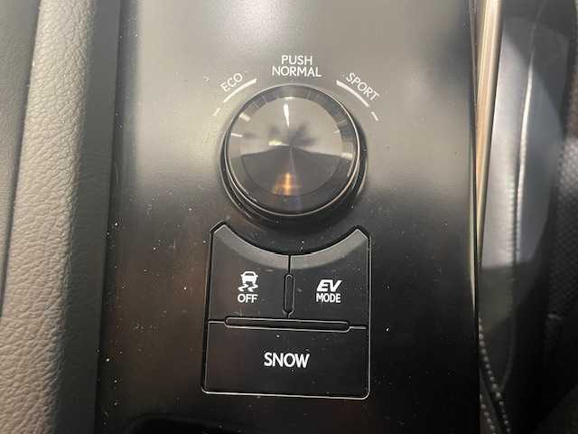 レクサス ＩＳ 300h バージョンL 宮城県 2013(平25)年 12万km ホワイトパールクリスタルシャイン レクサスセーフティー/・BSM/・衝突軽減ブレーキ/・車線逸脱警報/純正ナビ/・フルセグ・BT/CD/DVD/・バックカメラ/・ビルトインETC/・ドライブレコーダー/クルーズコントロール/コーナーセンサー/革巻きステアリング/・ステアリングリモコン/・ステアリングヒーター/本革シート/・シートヒーター(運転席/助手席)/・エアシート(運転席/助手席)/・パワーシート(運転席/助手席)/・シートメモリー(運転席)/プッシュスタート/・スマートキー/LEDヘッドライト/・オートライト/・フォグライト/リアシェード/冬タイヤ積み込み