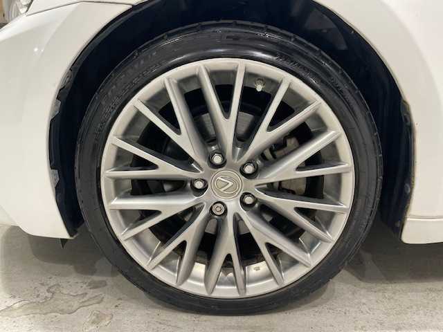 レクサス ＩＳ 300h バージョンL 宮城県 2013(平25)年 12万km ホワイトパールクリスタルシャイン レクサスセーフティー/・BSM/・衝突軽減ブレーキ/・車線逸脱警報/純正ナビ/・フルセグ・BT/CD/DVD/・バックカメラ/・ビルトインETC/・ドライブレコーダー/クルーズコントロール/コーナーセンサー/革巻きステアリング/・ステアリングリモコン/・ステアリングヒーター/本革シート/・シートヒーター(運転席/助手席)/・エアシート(運転席/助手席)/・パワーシート(運転席/助手席)/・シートメモリー(運転席)/プッシュスタート/・スマートキー/LEDヘッドライト/・オートライト/・フォグライト/リアシェード/冬タイヤ積み込み