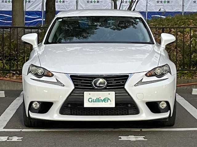 レクサス ＩＳ 300h バージョンL 宮城県 2013(平25)年 12万km ホワイトパールクリスタルシャイン レクサスセーフティー/・BSM/・衝突軽減ブレーキ/・車線逸脱警報/純正ナビ/・フルセグ・BT/CD/DVD/・バックカメラ/・ビルトインETC/・ドライブレコーダー/クルーズコントロール/コーナーセンサー/革巻きステアリング/・ステアリングリモコン/・ステアリングヒーター/本革シート/・シートヒーター(運転席/助手席)/・エアシート(運転席/助手席)/・パワーシート(運転席/助手席)/・シートメモリー(運転席)/プッシュスタート/・スマートキー/LEDヘッドライト/・オートライト/・フォグライト/リアシェード/冬タイヤ積み込み