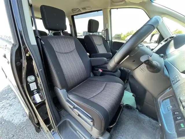 日産 セレナ HWS S HV Vエアロ+Sefty 千葉県 2015(平27)年 13万km ダイヤモンドブラック 純正8インチナビゲーション/【型式：MM515D-L】　/ＣＤ/ＤＶＤ/Ｂｌｕｅｔｏｏｔｈ/ＵＳＢ/ＳＤ　/フルセグTV/バックカメラ　/フリップダウンモニター　/クルーズコントロール/ＥＴＣ　/両側パワースライドドア　/ＬＥＤヘッドライト　/オートライト　/スマートキー　/純正アルミホイール/ダブルエアバック/アイドリングストップ/パワーウィンドウ/パワーステアリング/ABS