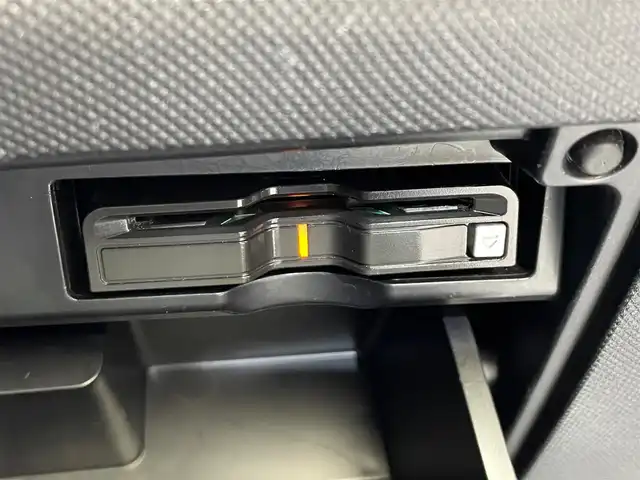 トヨタ エスティマ ハイブリッド アエラス 岩手県 2017(平29)年 8.3万km シルバーM ４WD/両側パワースライドドア/トヨタセーフティセンス/プリクラッシュセーフティ/クルーズコントロール/レーンアシスト/先行車発進お知らせ機能/パワーバックドア/パワーシート/オートハイビーム/社外ナビ（CD DVD Bluetooth）/横滑り防止装置/LEDヘッドライト/AC100V1500W/バックカメラ/ドライブレコーダー/ETC/アイドリングストップ/社外１７インチアルミホイール/３列シート/オートライト