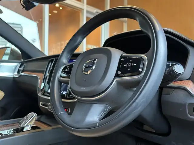 ボルボ Ｖ６０ B5 インスクリプション 宮城県 2022(令4)年 2万km ぺブルグレー Bowers＆Wilkinsサウンドシステム/パノラマガラスサンルーフ/ヘッドアップディスプレイ/ACC/レーンキープアシスト/BLIS/メーカー純正ナビゲーションシステム/フルセグTV/360°カメラ/ブラウンレザーシート/シートヒーター（全席）/シートベンチレーション（D/N）/LEDヘッドライト/純正18インチAW/オレフォス製シフトノブ/スマートキー/パワーバックドア /前後ドライブレコーダー/置くだけ充電/ETC車載器