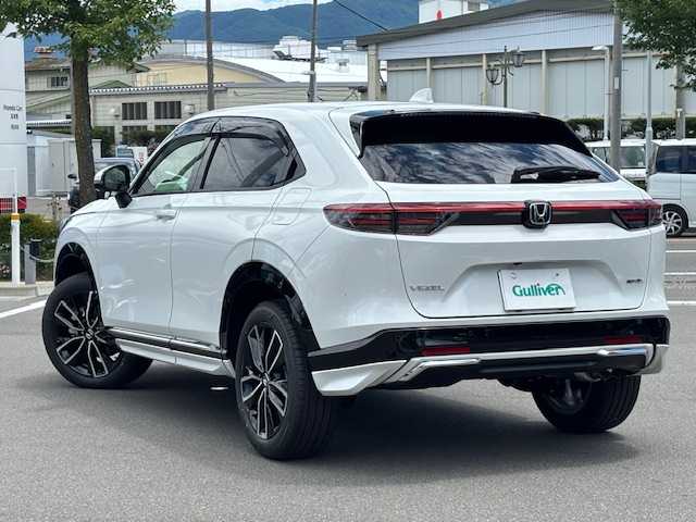 ホンダ ヴェゼル ハイブリッド e:HEV Z 長野県 2025(令7)年 0.1万km未満 プラチナホワイトパール ホンダセンシング/ホンダ純正Gathersナビ/FM・AM・フルセグTV/Bluetooth Audio/AppleCarPlay対応/バックカメラ/純正18インチアルミホイール/レーダークルーズコントロール/前後ドライブレコーダー（純正）/前後コーナーセンサー/電動リアゲート/電動パーキング/ブレーキホールド/ステアリングヒーター/ハーフレザーシート/前席シートヒーター/置くだけ充電/パドルシフト/LEDヘッドライト/オートライト/プッシュスタート/スマートキー/スペアキー/ドアバイザー/取扱説明書/保証書/ETC