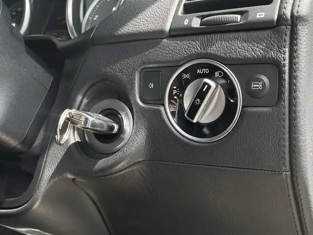 メルセデス・ベンツ ゲレンデヴァーゲン Ｇ３５０ｄ 長野県 2017(平29)年 6.8万km ポーラホワイト 後期型　/ラグジュアリーＰＫＧ　/黒革シート　/サンルーフ　/ｈａｒｍａｎ／ｋａｒｄｏｎ　/ＰＷシート　/シートヒーター　/レーダーセーフティＰＫＧ　/パークトロニック　/ＨＩＤ　/ＥＴＣ　/ナビ　/ＴＶ　/Ｂカメラ　/Ｂ／Ｔ