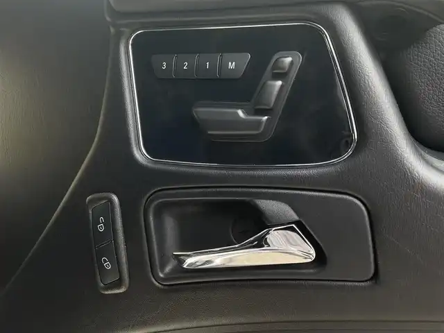 メルセデス・ベンツ ゲレンデヴァーゲン Ｇ３５０ｄ 長野県 2017(平29)年 6.8万km ポーラホワイト 後期型　/ラグジュアリーＰＫＧ　/黒革シート　/サンルーフ　/ｈａｒｍａｎ／ｋａｒｄｏｎ　/ＰＷシート　/シートヒーター　/レーダーセーフティＰＫＧ　/パークトロニック　/ＨＩＤ　/ＥＴＣ　/ナビ　/ＴＶ　/Ｂカメラ　/Ｂ／Ｔ
