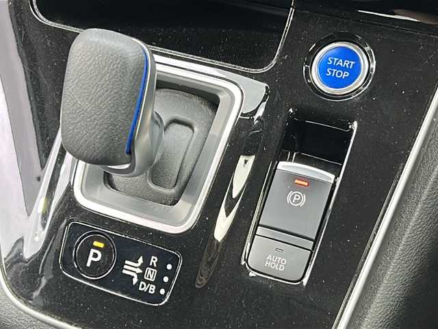 日産 セレナ e－パワー ハイウェイスター V 広島県 2021(令3)年 2.1万km ブリリアントホワイトパール プロパイロット/純正ナビ/Bluetooth/SD/CD/DVD/AUX/フルセグTV/純正フリップダウンモニター/アランドビューモニター/デジタルインナーミラー /ETC/前方ドライブレコーダー/レーダークルーズコントロール/ブラインドスポットモニター/両側パワースライドドア/LEDヘッドライト/フォグランプ/オートマチックハイビーム/純正16インチアルミホイール/純正フロアマット/純正ドアバイザー/スペアキー1本/スマートキー