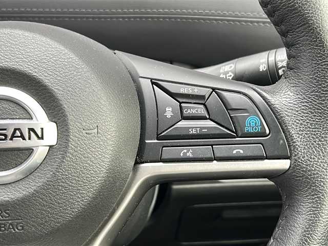 日産 セレナ e－パワー ハイウェイスター V 広島県 2021(令3)年 2.1万km ブリリアントホワイトパール プロパイロット/純正ナビ/Bluetooth/SD/CD/DVD/AUX/フルセグTV/純正フリップダウンモニター/アランドビューモニター/デジタルインナーミラー /ETC/前方ドライブレコーダー/レーダークルーズコントロール/ブラインドスポットモニター/両側パワースライドドア/LEDヘッドライト/フォグランプ/オートマチックハイビーム/純正16インチアルミホイール/純正フロアマット/純正ドアバイザー/スペアキー1本/スマートキー