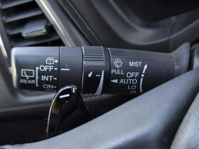 ホンダ ヴェゼル ハイブリッド Z 鹿児島県 2014(平26)年 5.6万km ホワイトオーキッドパール アダプティブクルーズコントロール　/パドルシフト　/ＥＴＣ　/社外ＳＤナビ（ＭＤＶ－Ｚ７０１）　/Ｂｌｕｅｔｏｏｔｈオーディオ　/フルセグテレビ　/バックカメラ　/ＭＴモード付きＡＴ　/Ｄ＋Ｎ席ヒートシーター/ハーフレザーシート/アルミルーフレール/LEDヘッドライト/純正アルミホイール(17インチ)/横滑り防止装置/プッシュスタート/スマートキー/エアバック(W+サイド)/カーテンエアバッグ