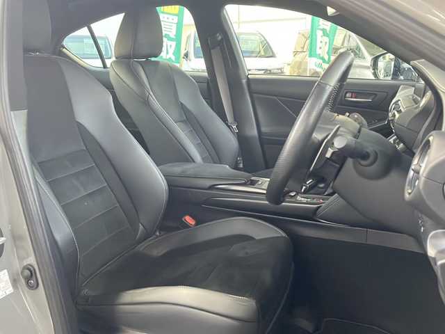 レクサス ＩＳ 300 Fスポーツ モードブラックⅢ 愛知県 2023(令5)年 1.8万km グレー ワンオーナー/メーカー純正ナビ/【フルセグ・DVD再生可・CD・Bluetooth】/バックカメラ/全周囲カメラ/ビルトインETC2.0/Lexus Safety System＋/【プリクラッシュセーフティ・レーントレーシングアシスト・ロードサインアシスト・全車速追従機能付きレーダークルーズコントロール・先行車発進告知機能・ドライバー異常時対応システム・ブラインドスポットモニター・パーキングサポートアラート/クリアランスソナー】/横滑り防止機能/パドルシフト/前席パワーシート・シートヒーター・エアーシート/運転席メモリーシート/プッシュスタート/スマートキー/スペアキー・カード型キーあり/アイドリングストップ/ステアリングスイッチ/オートライト/純正フロアマット/新車保証書/取扱説明書