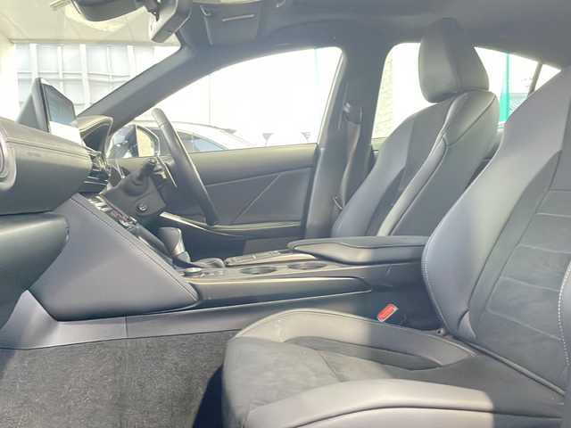 レクサス ＩＳ 300 Fスポーツ モードブラックⅢ 愛知県 2023(令5)年 1.8万km グレー ワンオーナー/メーカー純正ナビ/【フルセグ・DVD再生可・CD・Bluetooth】/バックカメラ/全周囲カメラ/ビルトインETC2.0/Lexus Safety System＋/【プリクラッシュセーフティ・レーントレーシングアシスト・ロードサインアシスト・全車速追従機能付きレーダークルーズコントロール・先行車発進告知機能・ドライバー異常時対応システム・ブラインドスポットモニター・パーキングサポートアラート/クリアランスソナー】/横滑り防止機能/パドルシフト/前席パワーシート・シートヒーター・エアーシート/運転席メモリーシート/プッシュスタート/スマートキー/スペアキー・カード型キーあり/アイドリングストップ/ステアリングスイッチ/オートライト/純正フロアマット/新車保証書/取扱説明書