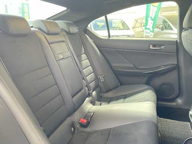 レクサス ＩＳ 300 Fスポーツ モードブラックⅢ 愛知県 2023(令5)年 1.8万km グレー ワンオーナー/メーカー純正ナビ/【フルセグ・DVD再生可・CD・Bluetooth】/バックカメラ/全周囲カメラ/ビルトインETC2.0/Lexus Safety System＋/【プリクラッシュセーフティ・レーントレーシングアシスト・ロードサインアシスト・全車速追従機能付きレーダークルーズコントロール・先行車発進告知機能・ドライバー異常時対応システム・ブラインドスポットモニター・パーキングサポートアラート/クリアランスソナー】/横滑り防止機能/パドルシフト/前席パワーシート・シートヒーター・エアーシート/運転席メモリーシート/プッシュスタート/スマートキー/スペアキー・カード型キーあり/アイドリングストップ/ステアリングスイッチ/オートライト/純正フロアマット/新車保証書/取扱説明書