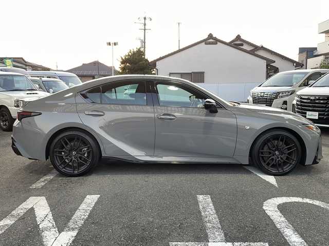 レクサス ＩＳ 300 Fスポーツ モードブラックⅢ 愛知県 2023(令5)年 1.8万km グレー ワンオーナー/メーカー純正ナビ/【フルセグ・DVD再生可・CD・Bluetooth】/バックカメラ/全周囲カメラ/ビルトインETC2.0/Lexus Safety System＋/【プリクラッシュセーフティ・レーントレーシングアシスト・ロードサインアシスト・全車速追従機能付きレーダークルーズコントロール・先行車発進告知機能・ドライバー異常時対応システム・ブラインドスポットモニター・パーキングサポートアラート/クリアランスソナー】/横滑り防止機能/パドルシフト/前席パワーシート・シートヒーター・エアーシート/運転席メモリーシート/プッシュスタート/スマートキー/スペアキー・カード型キーあり/アイドリングストップ/ステアリングスイッチ/オートライト/純正フロアマット/新車保証書/取扱説明書