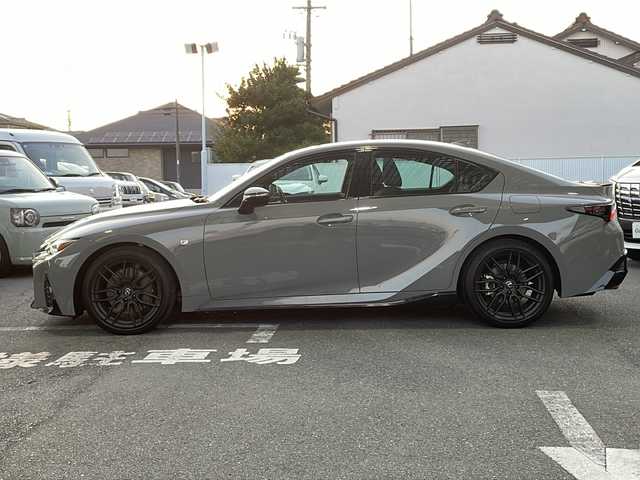 レクサス ＩＳ 300 Fスポーツ モードブラックⅢ 愛知県 2023(令5)年 1.8万km グレー ワンオーナー/メーカー純正ナビ/【フルセグ・DVD再生可・CD・Bluetooth】/バックカメラ/全周囲カメラ/ビルトインETC2.0/Lexus Safety System＋/【プリクラッシュセーフティ・レーントレーシングアシスト・ロードサインアシスト・全車速追従機能付きレーダークルーズコントロール・先行車発進告知機能・ドライバー異常時対応システム・ブラインドスポットモニター・パーキングサポートアラート/クリアランスソナー】/横滑り防止機能/パドルシフト/前席パワーシート・シートヒーター・エアーシート/運転席メモリーシート/プッシュスタート/スマートキー/スペアキー・カード型キーあり/アイドリングストップ/ステアリングスイッチ/オートライト/純正フロアマット/新車保証書/取扱説明書