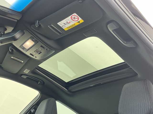 トヨタ クラウン ハイブリッド S Cパッケージ 沖縄県 2018(平30)年 7.2万km ブラック 純正ナビ/（フルセグTV　Ｂｌｕｅｔｏｏｔｈ　CD　DVD）/バックカメラ/ＥＴＣ/ＬＥＤヘッドライト/ブラインドスポットモニター/ヘッドアップディスプレイ/レーダークルーズコントロール/トヨタセーフティセンス/サンルーフ/プッシュスタート/スマートキー/オートライト/純正アルミホイール/パワーシート/シートヒーター