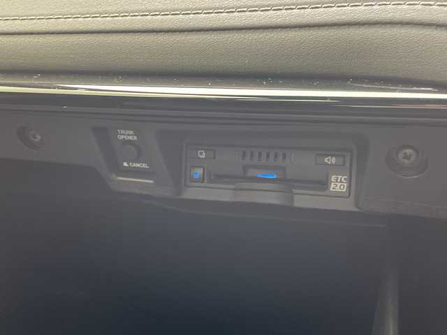 トヨタ クラウン ハイブリッド S Cパッケージ 沖縄県 2018(平30)年 7.2万km ブラック 純正ナビ/（フルセグTV　Ｂｌｕｅｔｏｏｔｈ　CD　DVD）/バックカメラ/ＥＴＣ/ＬＥＤヘッドライト/ブラインドスポットモニター/ヘッドアップディスプレイ/レーダークルーズコントロール/トヨタセーフティセンス/サンルーフ/プッシュスタート/スマートキー/オートライト/純正アルミホイール/パワーシート/シートヒーター