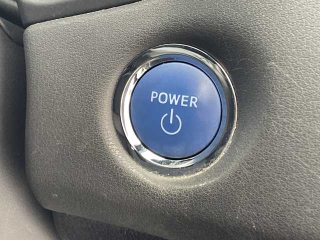 トヨタ クラウン ハイブリッド S Cパッケージ 沖縄県 2018(平30)年 7.2万km ブラック 純正ナビ/（フルセグTV　Ｂｌｕｅｔｏｏｔｈ　CD　DVD）/バックカメラ/ＥＴＣ/ＬＥＤヘッドライト/ブラインドスポットモニター/ヘッドアップディスプレイ/レーダークルーズコントロール/トヨタセーフティセンス/サンルーフ/プッシュスタート/スマートキー/オートライト/純正アルミホイール/パワーシート/シートヒーター