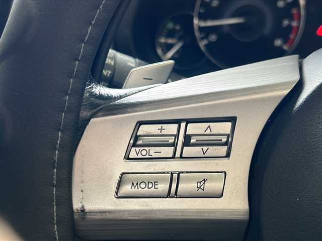 スバル レガシィ ツーリングワゴン 2．5i Lパッケージ 鹿児島県 2011(平23)年 17.6万km クリスタルブラックシリカ バックカメラ/パワーシート/MTモード付AT/パドルシフト/ETC/スマートキー/プッシュスタート/オートライト/横滑り防止装置/電子パーキングブレーキ/４WD/HIDヘッドライト/bluetooth接続/ナビ/TV/本革巻きステアリング/フルフラットシート/クルーズコントロール
