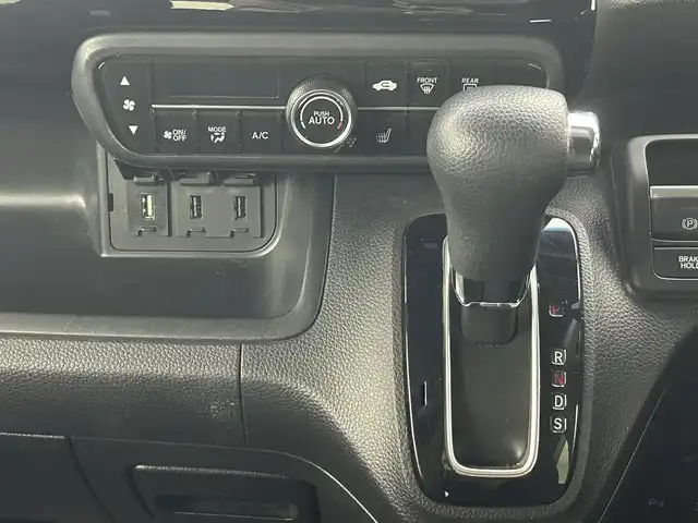ホンダ Ｎ ＢＯＸ カスタム L 埼玉県 2022(令4)年 3.8万km プラチナホワイトパール 純正ナビ　地デジ　ＤＶＤ　ＢＴ　バックカメラ　アダプティブクルーズコントロール　前席シートヒーター　ビルトインＥＴＣ　ドライブレコーダー　純正フロアマット　両側スライドドア　ＬＥＤヘッドライト