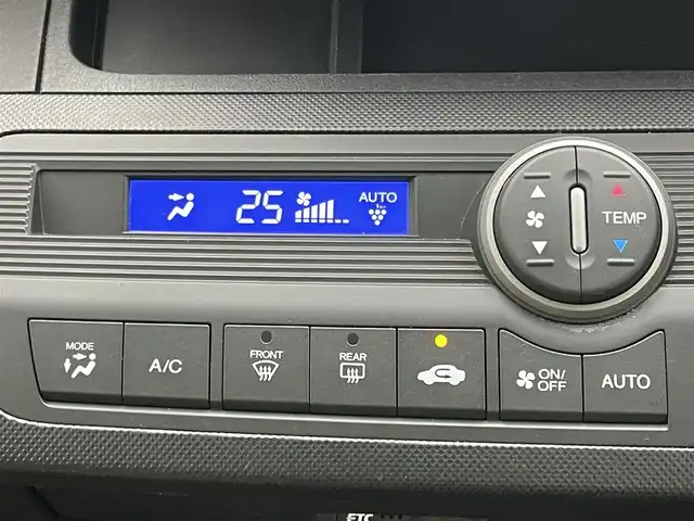 ホンダ フリード ハイブリット プレミアムエディション 岡山県 2016(平28)年 6.8万km ホワイトオーキッドパール 純正メモリナビゲーション/(CD/DVD/SD/BT/USB/ワンセグTV)/バックカメラ/ビルトインETC/社外ドライブレコーダー前後/ハーフレザーシート/両側パワースライドドア/スマートキー×2/ステアリングリモコン/チルトステアリング/クルーズコントロール/シートリフター/HIDヘッドライト/フォグランプ/横滑り防止/ISOFIX/純正フロアマット/純正リアスポイラー/保証書/取扱説明書