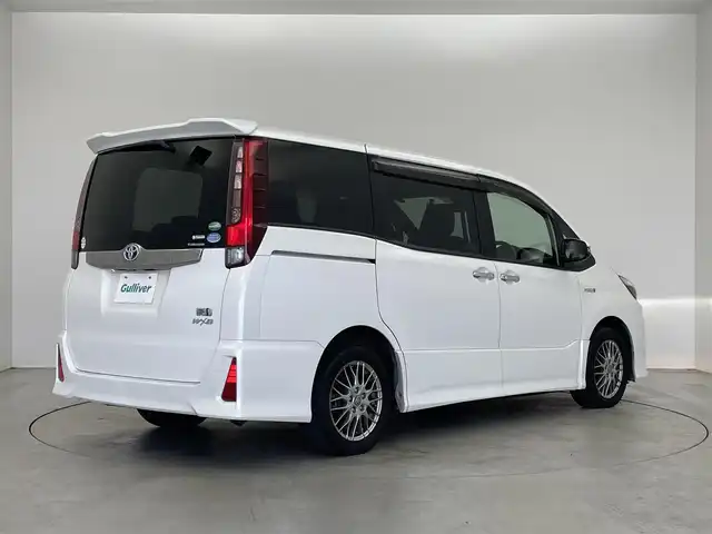 トヨタ ノア ハイブリッド Si ダブルバイビー 埼玉県 2016(平28)年 5.5万km ホワイトパールクリスタルシャイン ＡＬＰＩＮＥ１１インチナビ　フリプダウンモニター　バックカメラ　ＥＴＣ　両側パワースライドドア　ドライブレコーダー　純正アルミ　純正マット　ＬＥＤライト　ＣＤ　ＤＶＤ　Ｂｌｕｅｔｏｏｔｈ　地デジＴＶ