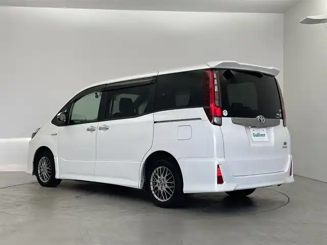 トヨタ ノア ハイブリッド Si ダブルバイビー 埼玉県 2016(平28)年 5.5万km ホワイトパールクリスタルシャイン ＡＬＰＩＮＥ１１インチナビ　フリプダウンモニター　バックカメラ　ＥＴＣ　両側パワースライドドア　ドライブレコーダー　純正アルミ　純正マット　ＬＥＤライト　ＣＤ　ＤＶＤ　Ｂｌｕｅｔｏｏｔｈ　地デジＴＶ