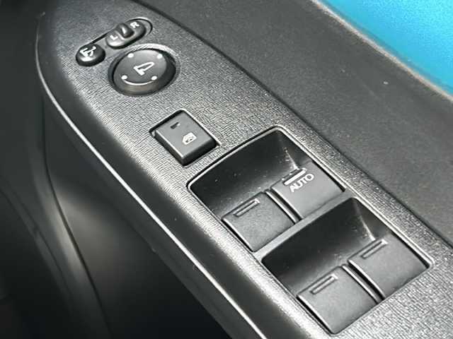ホンダ Ｎ ＯＮＥ G 岡山県 2017(平29)年 7.2万km イノセントブルーメタリック PanasonicナビＣＮ－ＲＡ０４Ｄ　/ＢＴ／ＣＤ／ＤＶＤ／フルセグ　/バックカメラ　/前後ドラレコ　/ＥＴＣ　/スマートキー　/プッシュスタート/オートエアコン/衝突安全ボディ/横滑り防止　/分割可倒式リヤシート　/チップアップシート/ＵＶカットガラス　/プライバシーガラス　/取扱説明書/保証書/記録簿