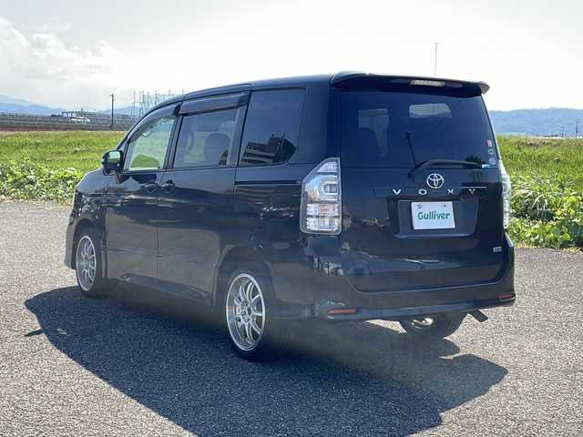トヨタ ヴォクシー ZS 新潟県 2011(平23)年 13.6万km ブラック 4WD/社外HDDナビ(VIE-X088V)/CD/DVD/BT/フルセグテレビ/ミュージックサーバー/バックカメラ/ETC/ツインサンルーフ/両側パワースライドドア/シートヒーター /ステアリングスイッチ/パドルシフト/スマートキー/プッシュスタート/キセノンヘッドライト/オートライト/フォグランプ/社外18インチアルミホイール/純正16インチAW冬タイヤ車載