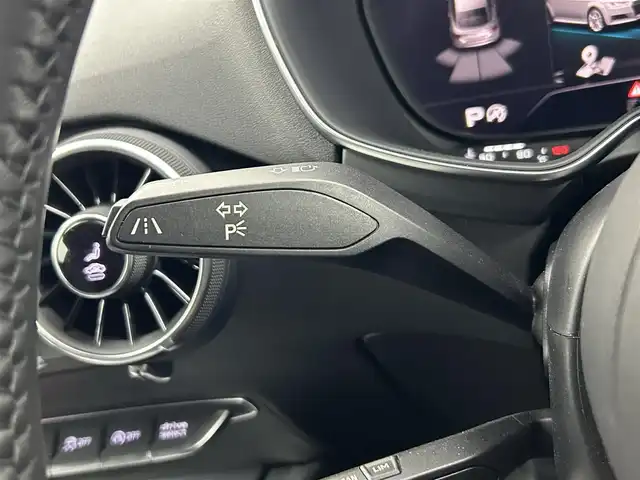 アウディ ＴＴクーペ 2．0 TFSI クワトロ 愛知県 2015(平27)年 4.2万km 白 純正ナビ/（Bluetooth/フルセグTV/CD/DVD/SD/USB）/バックカメラ/ドラレコ/ETC/パワーシート/クルコン/社外18インチAW/純正フロアマット/LEDヘッドライト/コーナーセンサー/パドルシフト/オートライト/プッシュスタート/ステアリングリモコン