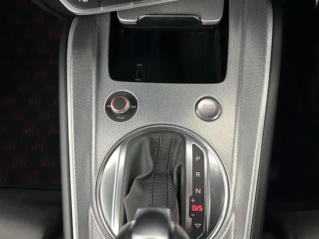 アウディ ＴＴクーペ 2．0 TFSI クワトロ 愛知県 2015(平27)年 4.2万km 白 純正ナビ/（Bluetooth/フルセグTV/CD/DVD/SD/USB）/バックカメラ/ドラレコ/ETC/パワーシート/クルコン/社外18インチAW/純正フロアマット/LEDヘッドライト/コーナーセンサー/パドルシフト/オートライト/プッシュスタート/ステアリングリモコン