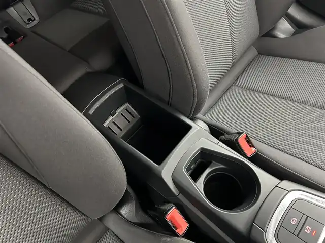 アウディ ＴＴクーペ 2．0 TFSI クワトロ 愛知県 2015(平27)年 4.2万km 白 純正ナビ/（Bluetooth/フルセグTV/CD/DVD/SD/USB）/バックカメラ/ドラレコ/ETC/パワーシート/クルコン/社外18インチAW/純正フロアマット/LEDヘッドライト/コーナーセンサー/パドルシフト/オートライト/プッシュスタート/ステアリングリモコン