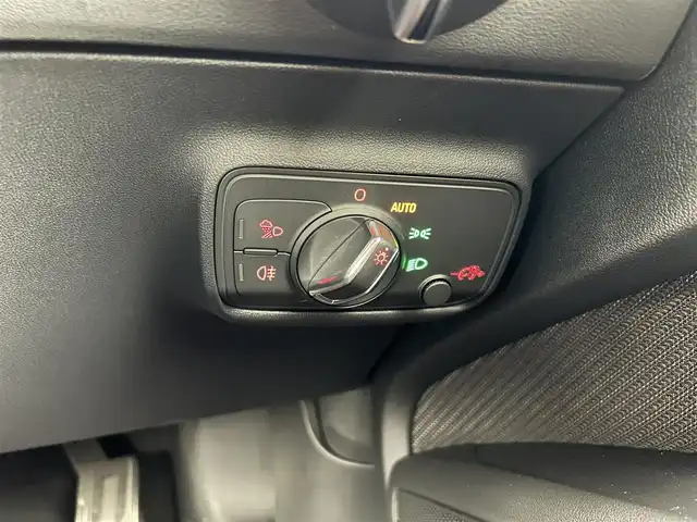 アウディ ＴＴクーペ 2．0 TFSI クワトロ 愛知県 2015(平27)年 4.2万km 白 純正ナビ/（Bluetooth/フルセグTV/CD/DVD/SD/USB）/バックカメラ/ドラレコ/ETC/パワーシート/クルコン/社外18インチAW/純正フロアマット/LEDヘッドライト/コーナーセンサー/パドルシフト/オートライト/プッシュスタート/ステアリングリモコン