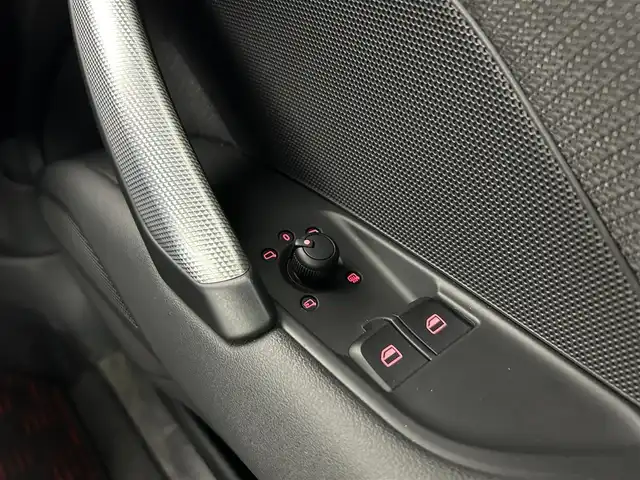 アウディ ＴＴクーペ 2．0 TFSI クワトロ 愛知県 2015(平27)年 4.2万km 白 純正ナビ/（Bluetooth/フルセグTV/CD/DVD/SD/USB）/バックカメラ/ドラレコ/ETC/パワーシート/クルコン/社外18インチAW/純正フロアマット/LEDヘッドライト/コーナーセンサー/パドルシフト/オートライト/プッシュスタート/ステアリングリモコン