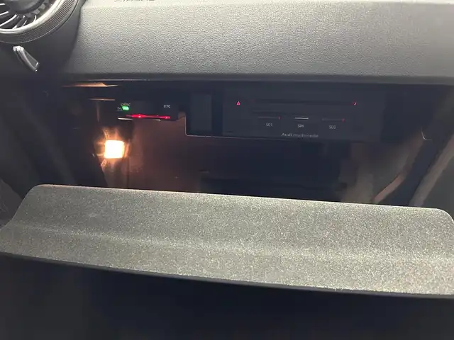 アウディ ＴＴクーペ 2．0 TFSI クワトロ 愛知県 2015(平27)年 4.2万km 白 純正ナビ/（Bluetooth/フルセグTV/CD/DVD/SD/USB）/バックカメラ/ドラレコ/ETC/パワーシート/クルコン/社外18インチAW/純正フロアマット/LEDヘッドライト/コーナーセンサー/パドルシフト/オートライト/プッシュスタート/ステアリングリモコン