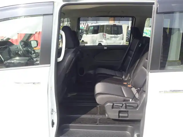 日産 セレナ ハイウェイスター V 千葉県 2020(令2)年 3万km ブリリアントホワイトパール エマージェンシーブレーキ/プロパイロット/インテリジェントクルーズコントロール/ハンズフリー両側パワースライドドア/9インチ純正SDナビ/地デジTV/【BD/DVD/CD再生機能　Bluetooth接続】/アラウンドビューモニター/ドライブレコーダー（前後撮影）/革巻きステアリング/ステアリングスイッチ/ETC/LEDヘッドライト/フォグライト/ウインカーミラー/コーナーセンサー/純正16インチアルミホイル/サイド/カーテンエアバッグ/インテリジェントキー