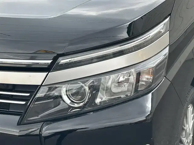 トヨタ ヴォクシー ハイブリッド ZS 煌Ⅱ 山形県 2016(平28)年 10.8万km ブラック 純正10インチナビ/FM/AM/フルセグ/Bluetooth/衝突軽減ブレーキ/車線逸脱防止/両側パワースライドア/純正バイザー/純正マット/LEDライト/フォグランプ/スペアキー/スマートキー/アルミ付きスタッドレスタイヤ積載