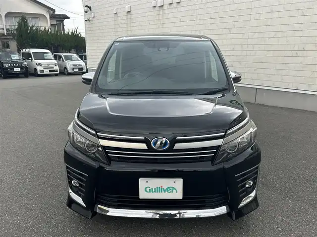 トヨタ ヴォクシー ハイブリッド ZS 煌Ⅱ 山形県 2016(平28)年 10.8万km ブラック 純正10インチナビ/FM/AM/フルセグ/Bluetooth/衝突軽減ブレーキ/車線逸脱防止/両側パワースライドア/純正バイザー/純正マット/LEDライト/フォグランプ/スペアキー/スマートキー/アルミ付きスタッドレスタイヤ積載