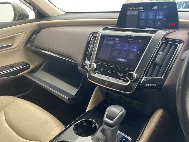 トヨタ クラウン ハイブリッド S Cパッケージ 沖縄県 2018(平30)年 5.5万km アルミナジェイドメタリック 純正ナビ　/(フルセグＴＶ　ＣＤ　ＤＶＤ　Bluetooth)　/全方位カメラ　/ＥＴＣ　/レーダークルーズコントロール　/ブラインドスポットモニター　/パドルシフト　/パワーシート　/ドライブレコーダー　/ＬＥＤヘッドライト/ステアリングヒーター/トヨタセーフティセンス/前後コーナーセンサー